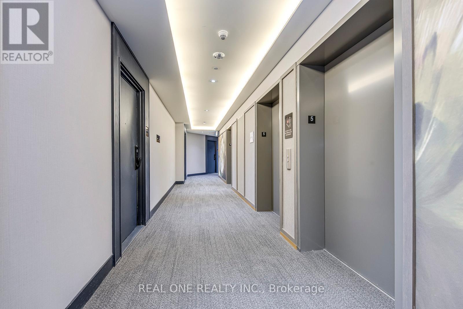 526 - 405 Dundas Street W, Oakville, ON - Indoor Photo Showing Other Room