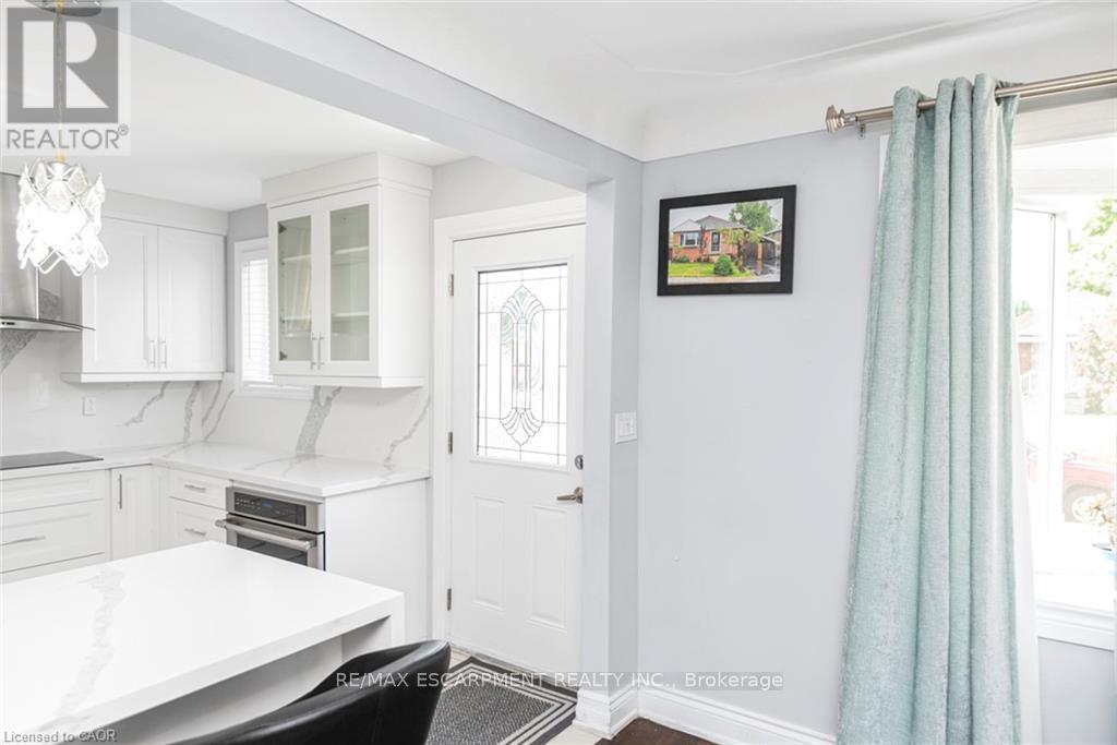 33 Alderney Avenue, Hamilton, ON