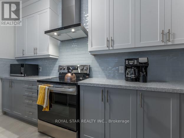 36 Shawbridge Court, Hamilton, ON - Indoor Photo Showing Kitchen
