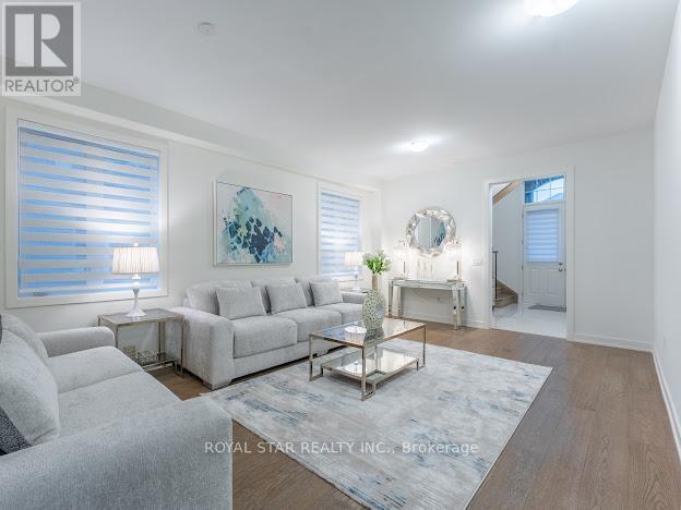 36 Shawbridge Court, Hamilton, ON - Indoor Photo Showing Living Room