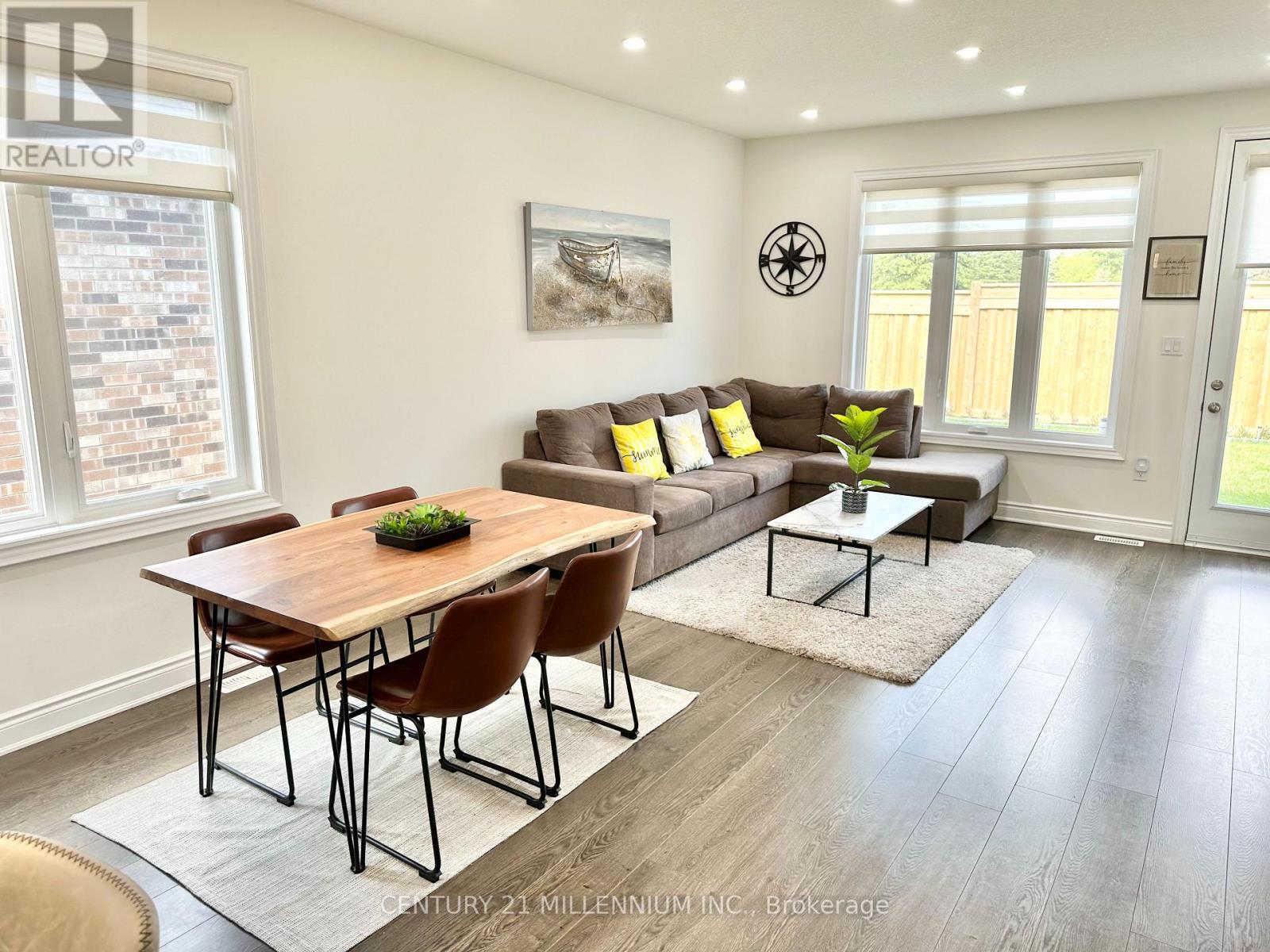 50 Seaton Crescent, Tillsonburg, ON - Indoor Photo Showing Living Room