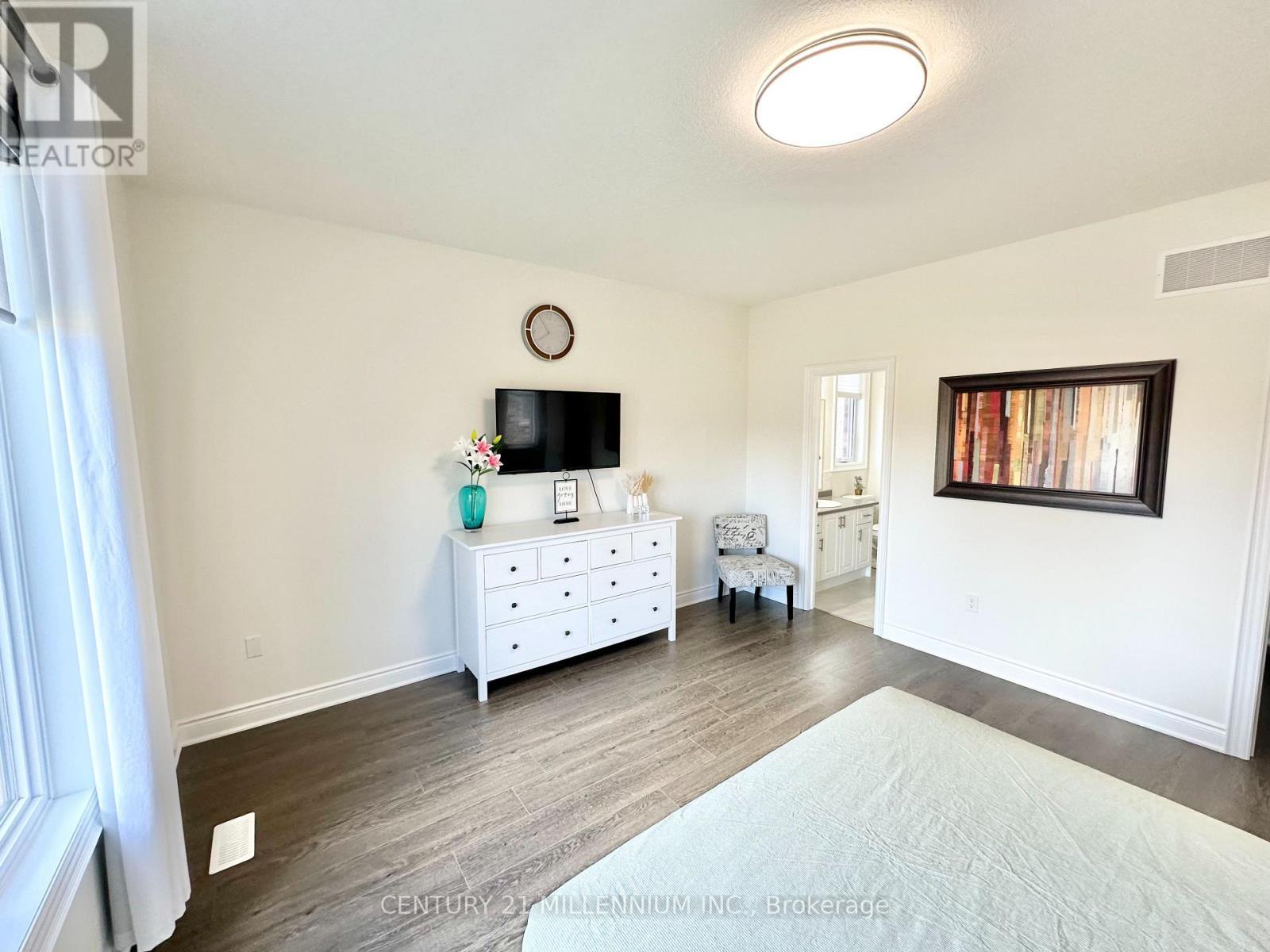 50 Seaton Crescent, Tillsonburg, ON - Indoor Photo Showing Bedroom