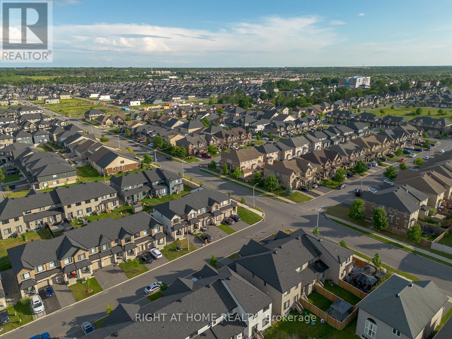 Close to amenities - 16 Nettle Crescent, Ottawa, ON -