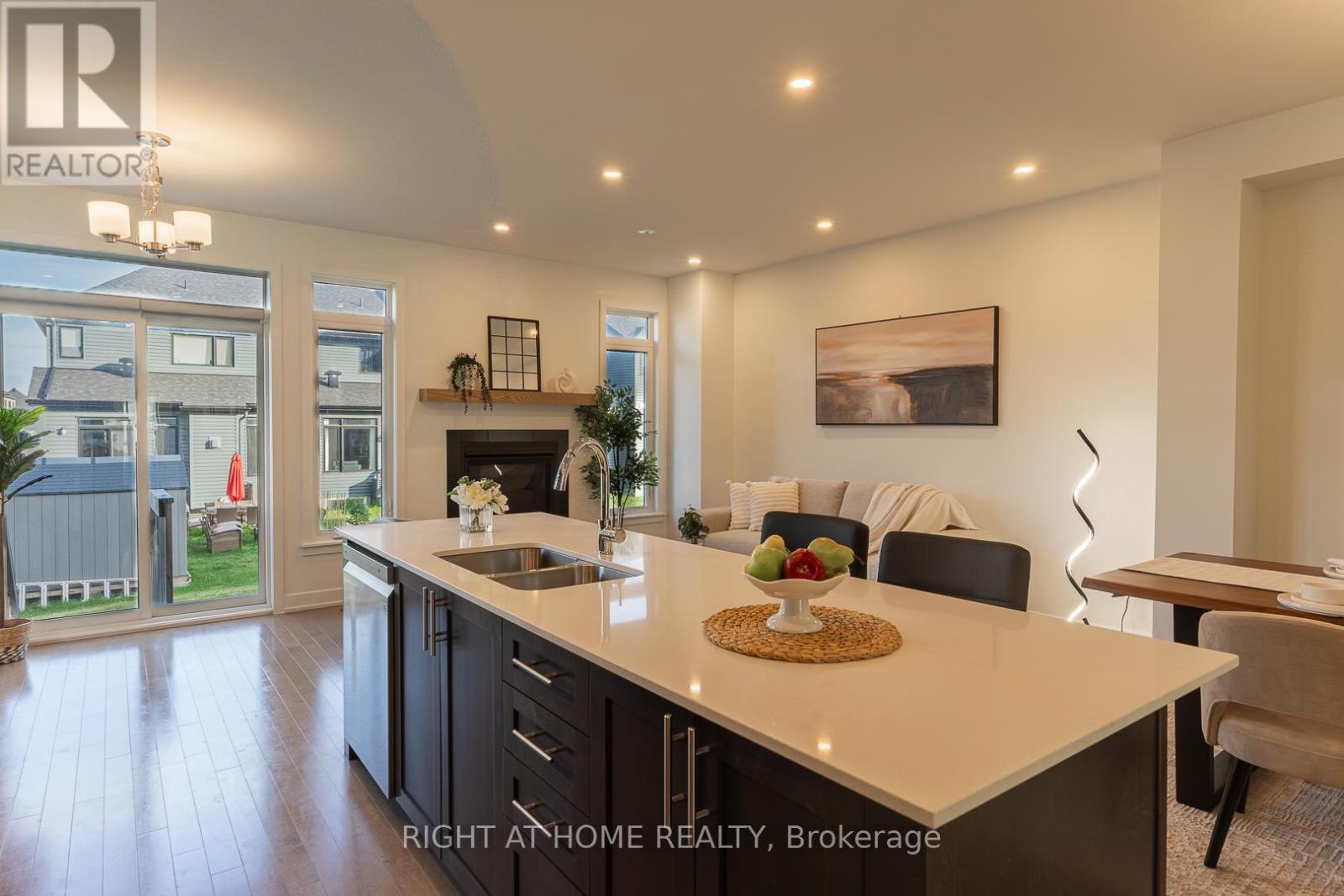 Pot-lights & soft-closing Drawers - 16 Nettle Crescent, Ottawa, ON - Indoor