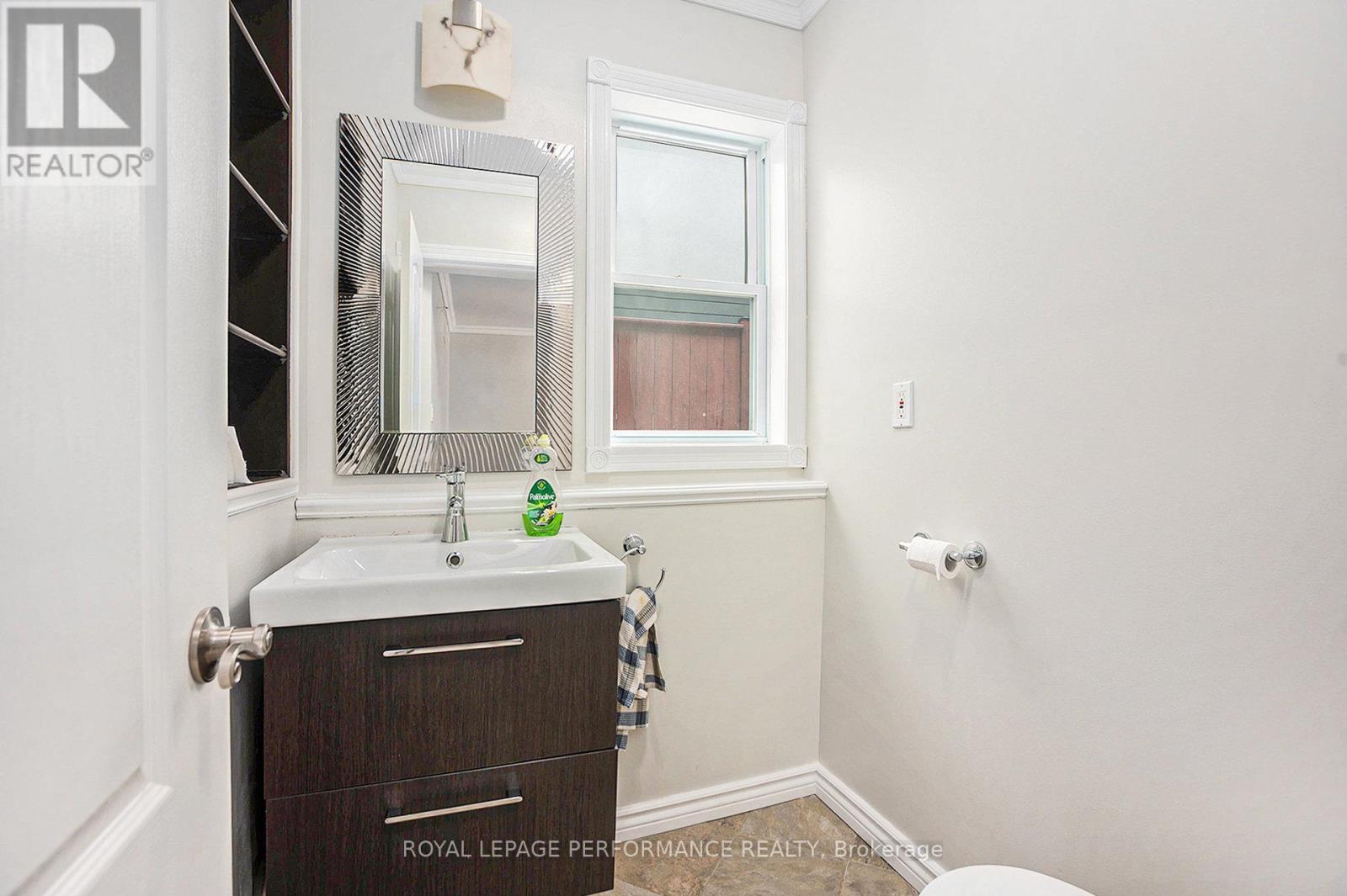 20 Perkins Street, Ottawa, ON - Indoor Photo Showing Bathroom