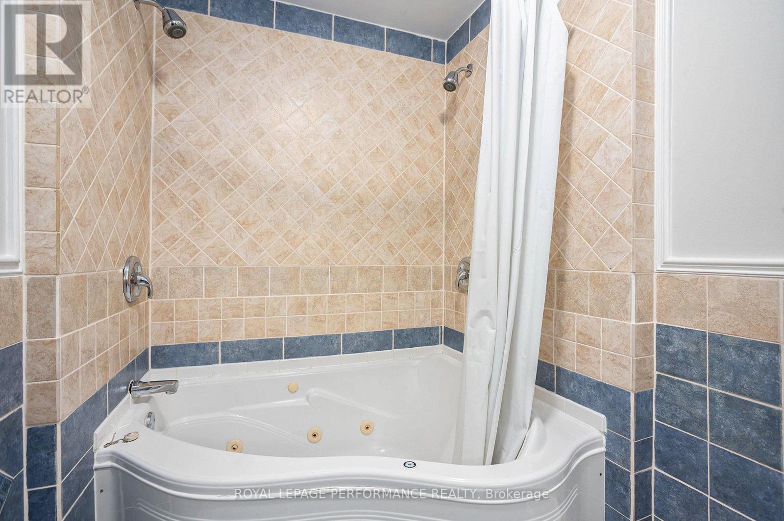 20 Perkins Street, Ottawa, ON - Indoor Photo Showing Bathroom