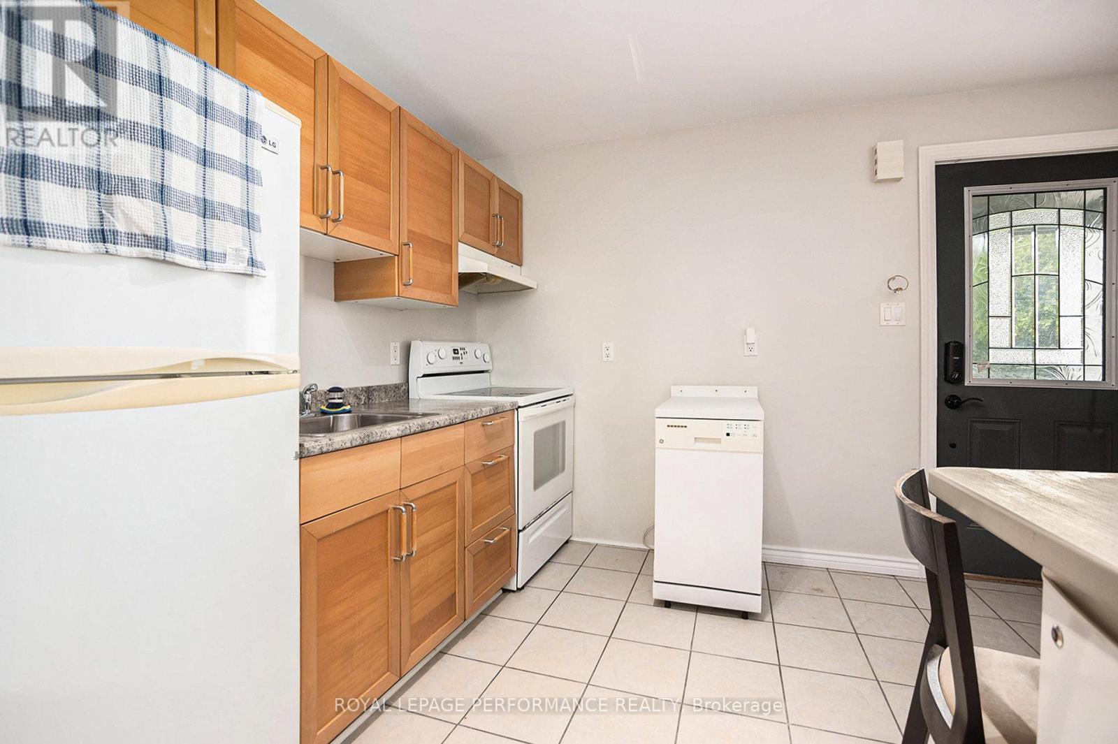 20 Perkins Street, Ottawa, ON - Indoor Photo Showing Kitchen