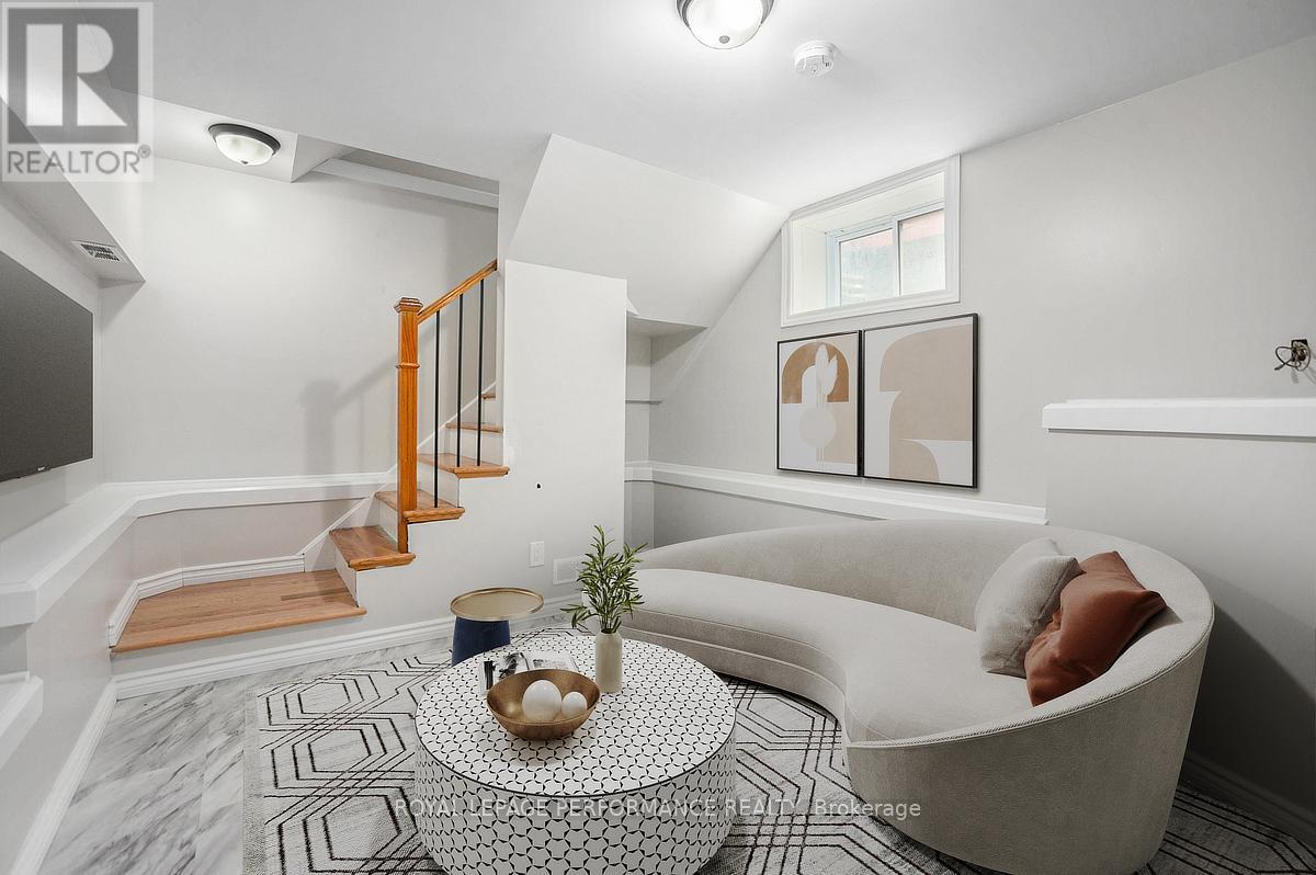 20 Perkins Street, Ottawa, ON - Indoor Photo Showing Other Room