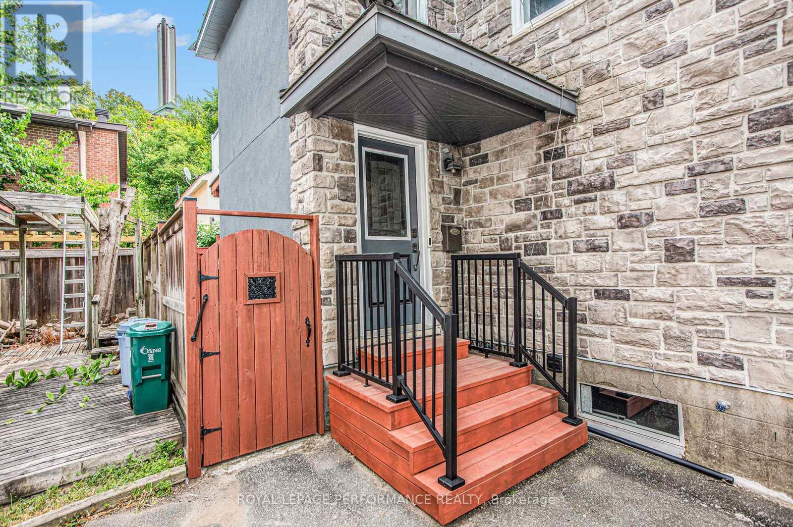 20 Perkins Street, Ottawa, ON - Outdoor With Deck Patio Veranda