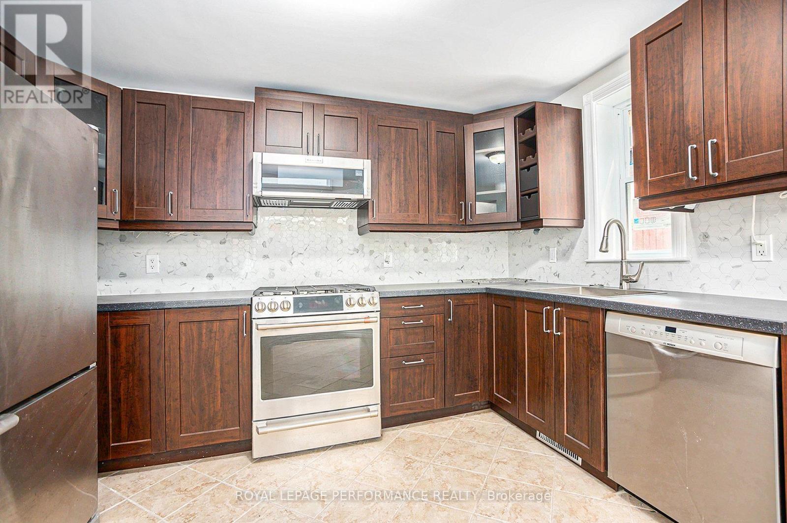 20 Perkins Street, Ottawa, ON - Indoor Photo Showing Kitchen