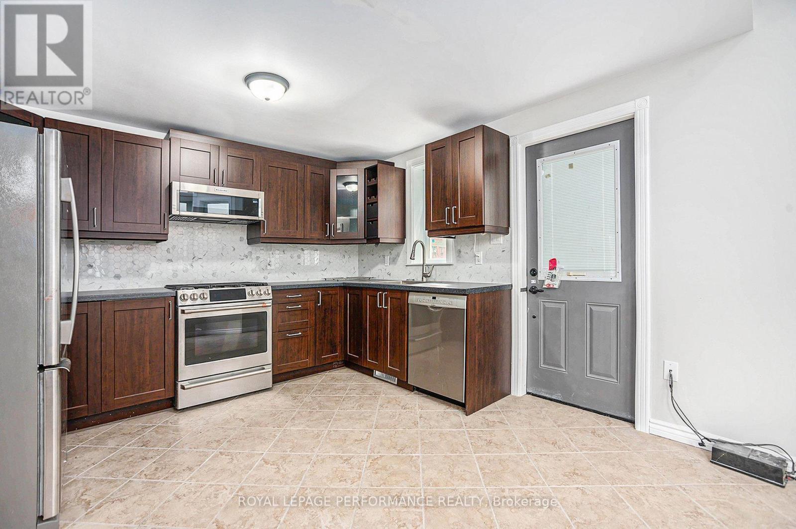 20 Perkins Street, Ottawa, ON - Indoor Photo Showing Kitchen