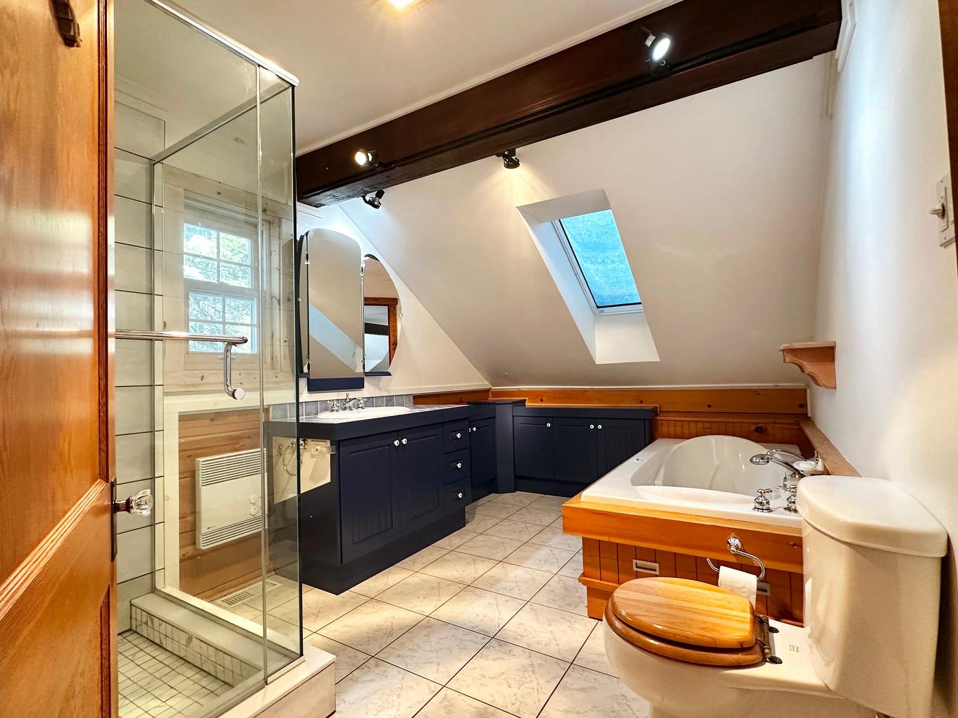 Bathroom - 2178 Ch. De La Gare, Val-Morin, QC - Indoor Photo Showing Bathroom