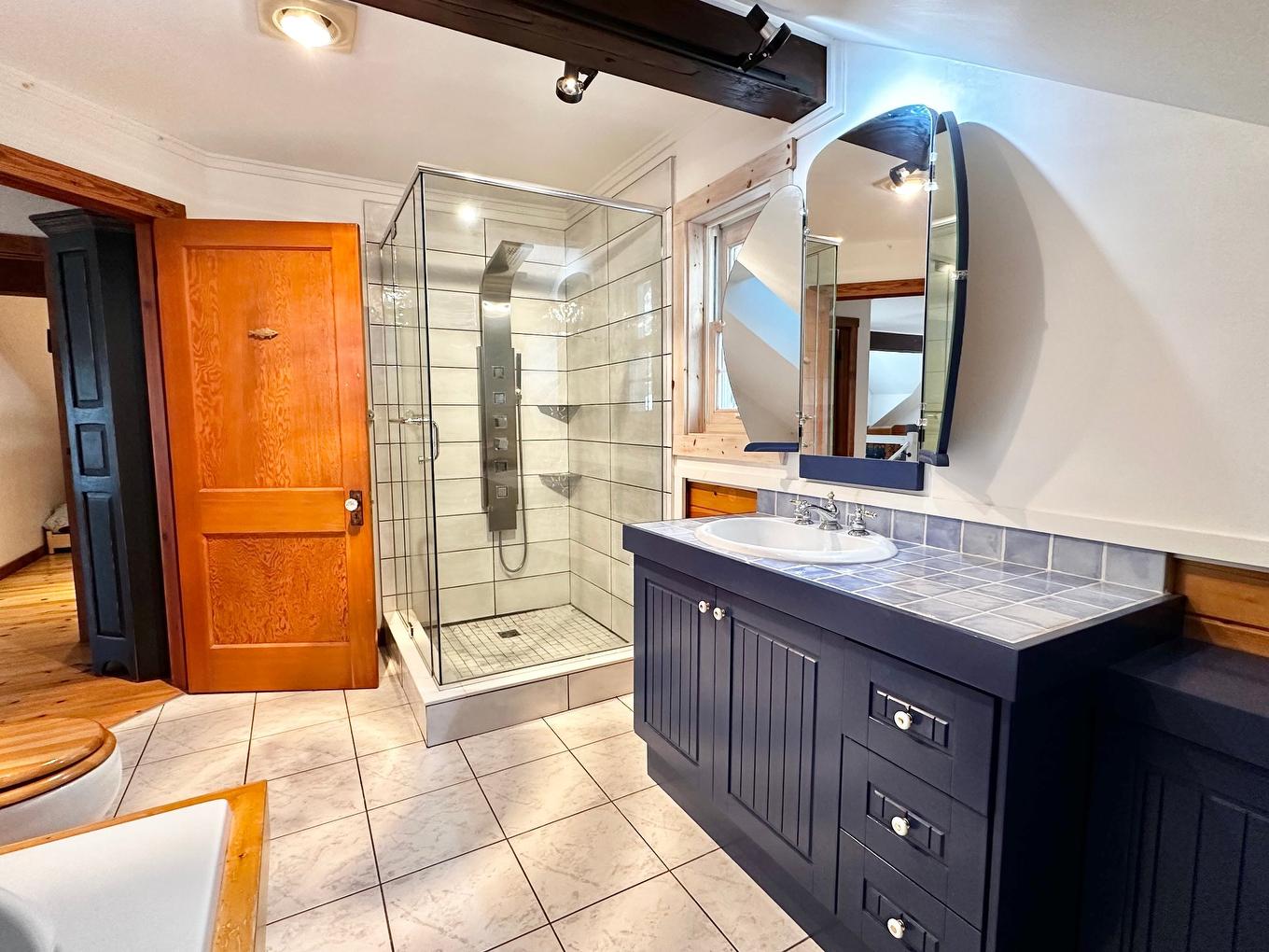 Bathroom - 2178 Ch. De La Gare, Val-Morin, QC - Indoor Photo Showing Bathroom