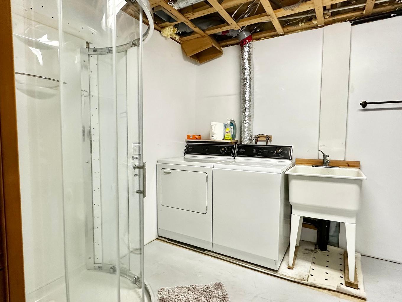 Bathroom - 2178 Ch. De La Gare, Val-Morin, QC - Indoor Photo Showing Laundry Room