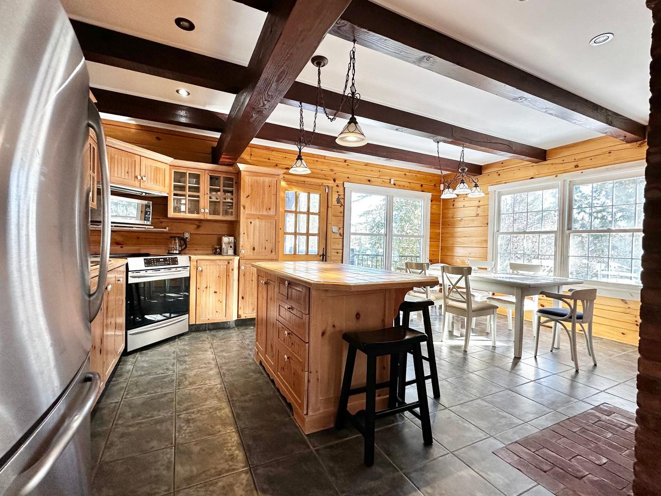 Overall view - 2178 Ch. De La Gare, Val-Morin, QC - Indoor Photo Showing Kitchen