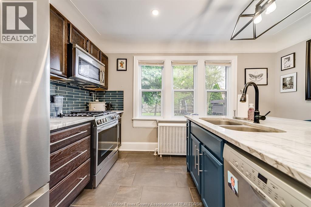 952 Victoria Avenue, Windsor, ON - Indoor Photo Showing Kitchen With Double Sink