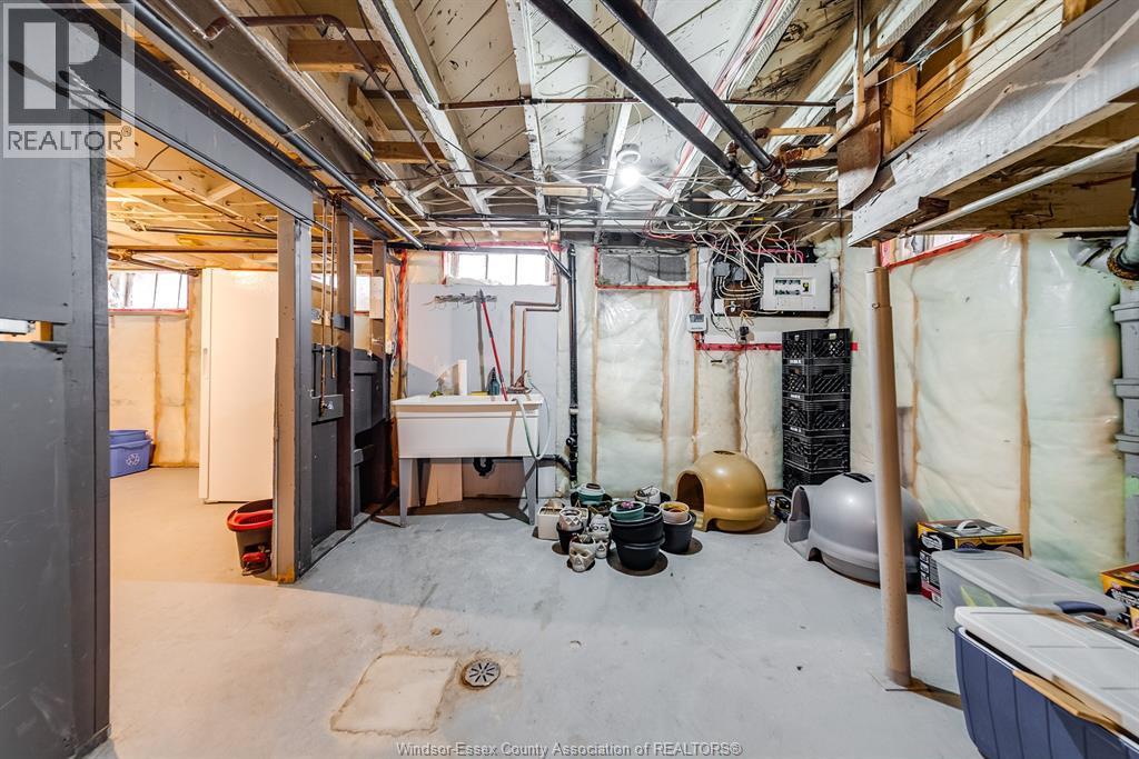 952 Victoria Avenue, Windsor, ON - Indoor Photo Showing Basement