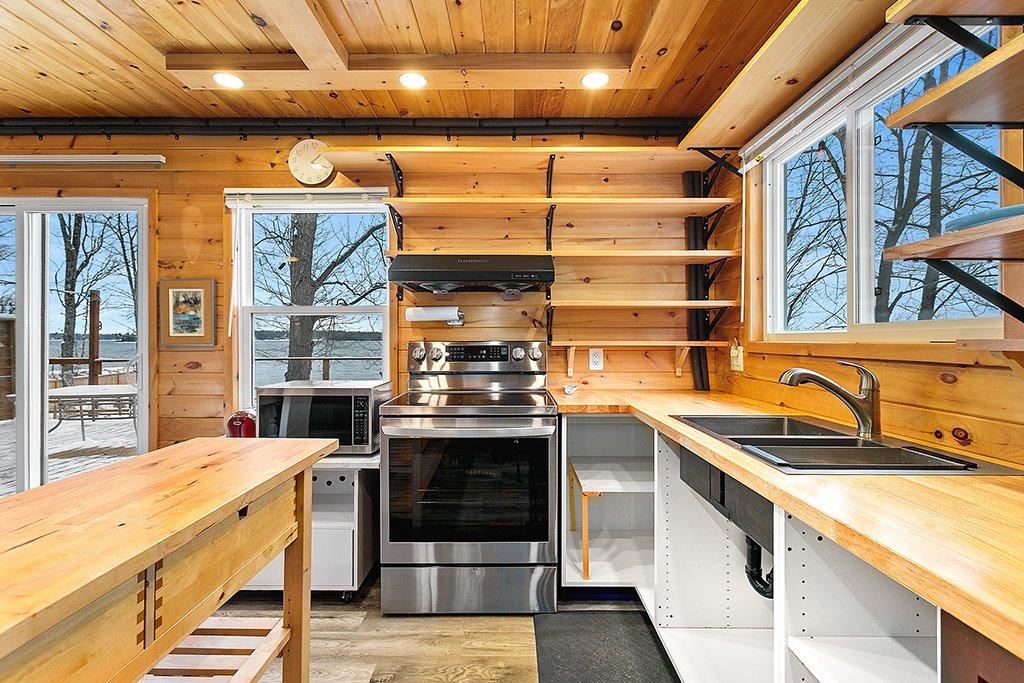 Cuisine - 163 Rue Thomas-Lefebvre, Mansfield-Et-Pontefract, QC - Indoor Photo Showing Kitchen With Double Sink