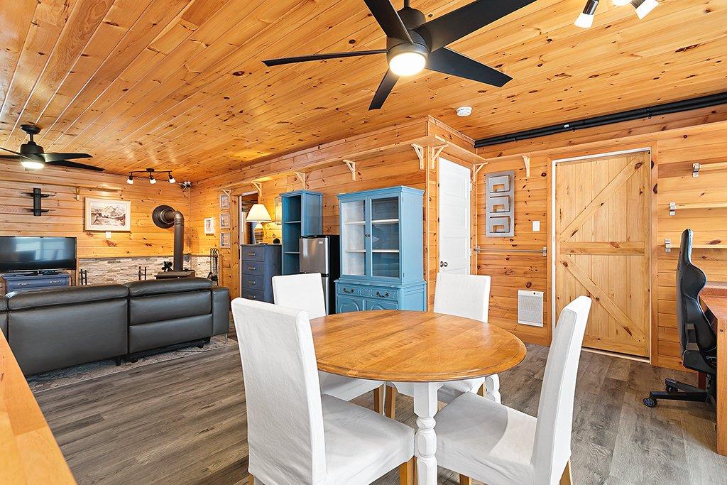 Salle à manger - 163 Rue Thomas-Lefebvre, Mansfield-Et-Pontefract, QC - Indoor Photo Showing Dining Room