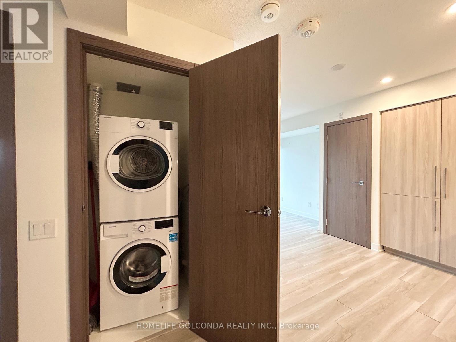 1805 - 19 Bathurst Street, Toronto, ON - Indoor Photo Showing Laundry Room