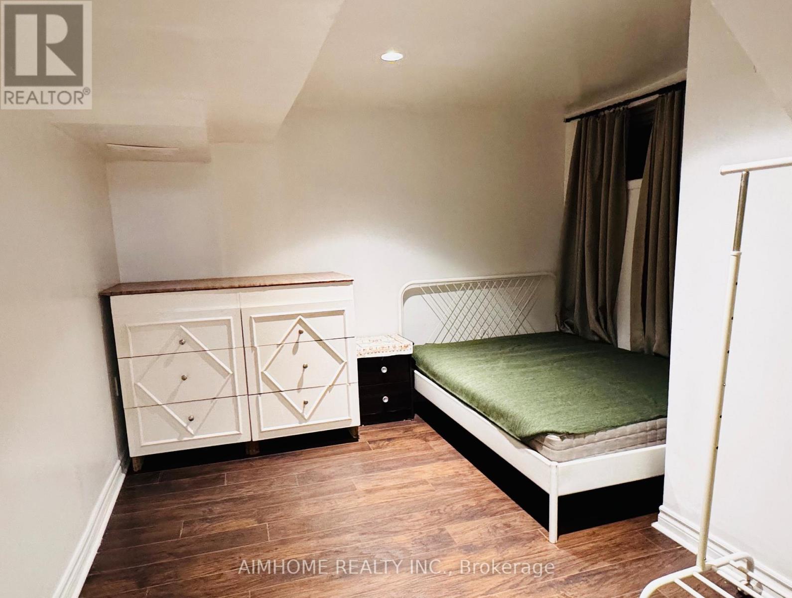 Lower - 96 Billington Crescent, Toronto, ON - Indoor Photo Showing Bedroom