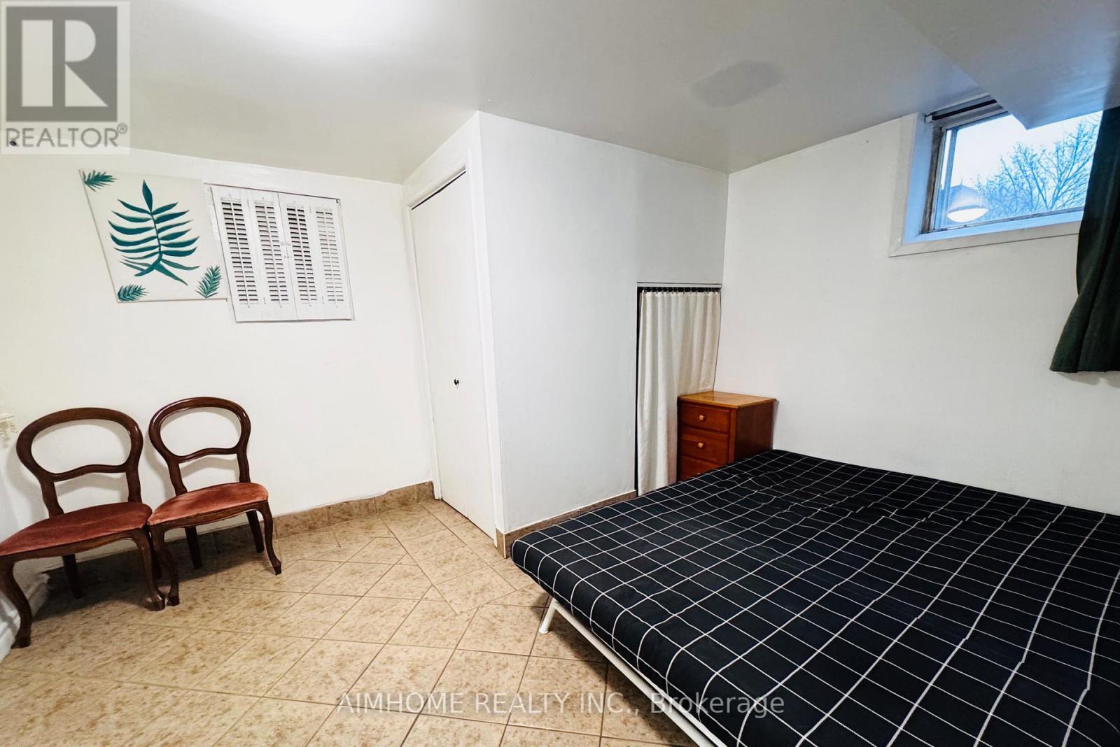 Lower - 96 Billington Crescent, Toronto, ON - Indoor