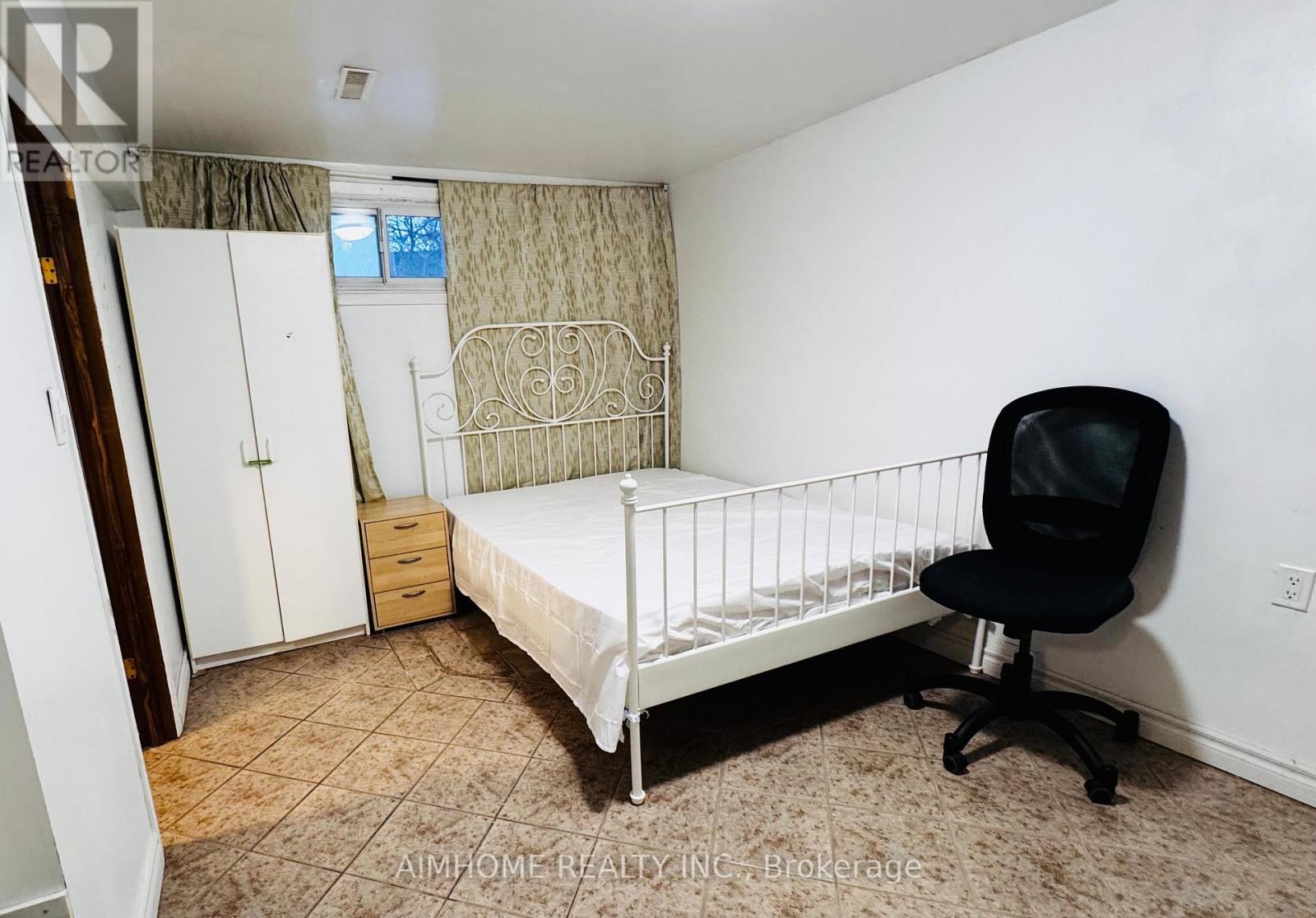 Lower - 96 Billington Crescent, Toronto, ON - Indoor Photo Showing Bedroom