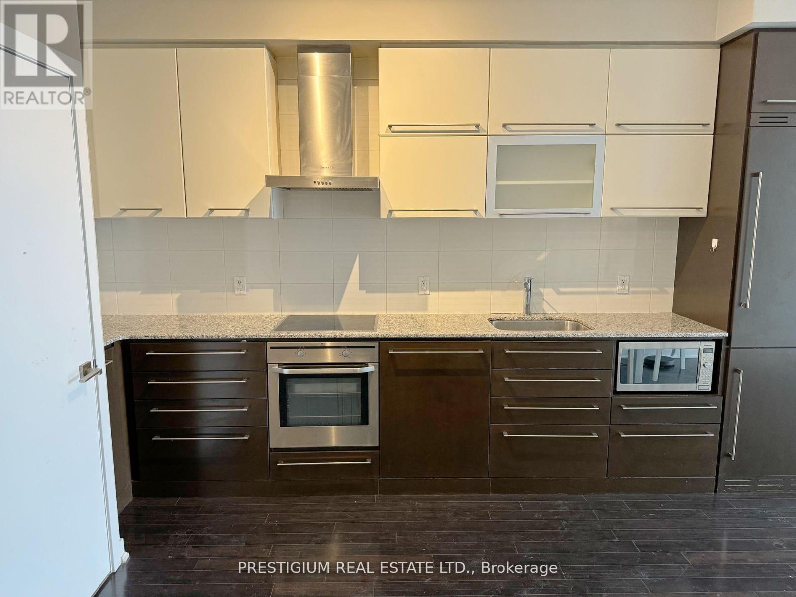 2703 - 770 Bay Street, Toronto, ON - Indoor Photo Showing Kitchen