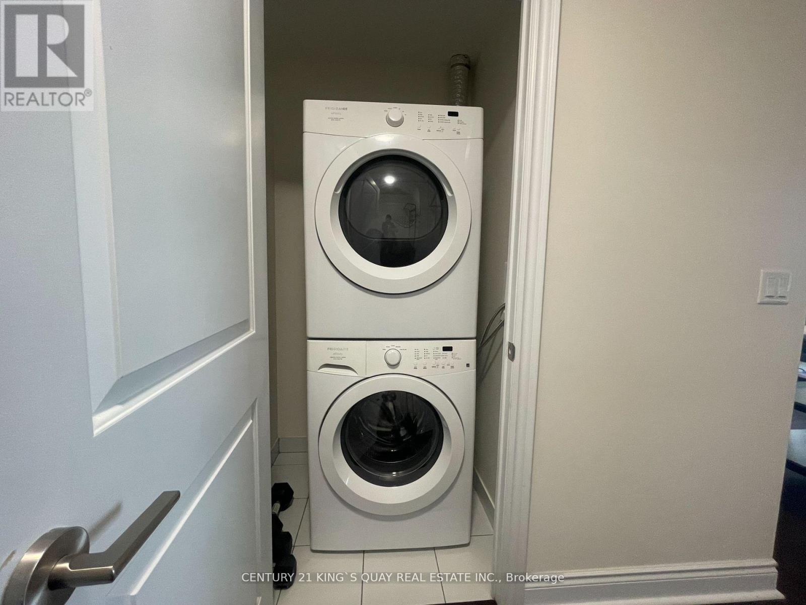 2710 - 28 Ted Rogers Way, Toronto, ON - Indoor Photo Showing Laundry Room
