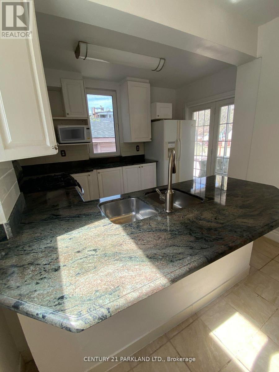 2 Dearbourne Avenue, Toronto, ON - Indoor Photo Showing Kitchen With Double Sink With Upgraded Kitchen