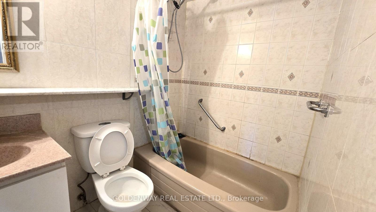 6-Upper Level - 2606 Midland Avenue, Toronto, ON - Indoor Photo Showing Bathroom