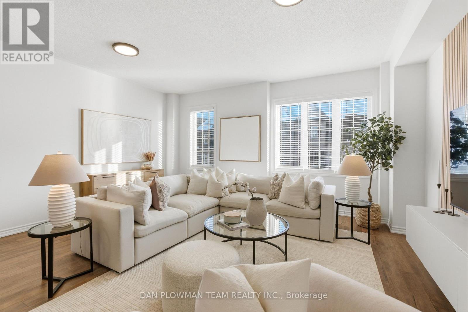 192 Honey Crisp Lane, Clarington, ON - Indoor Photo Showing Living Room