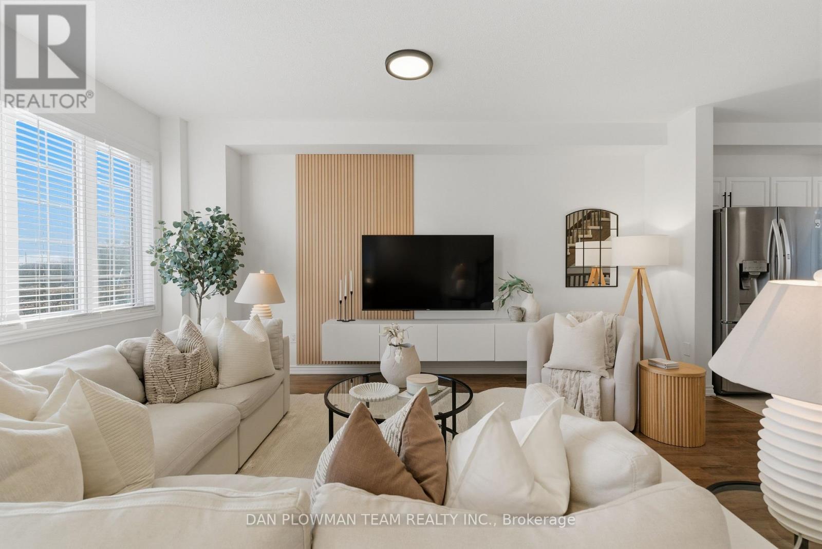 192 Honey Crisp Lane, Clarington, ON - Indoor Photo Showing Living Room