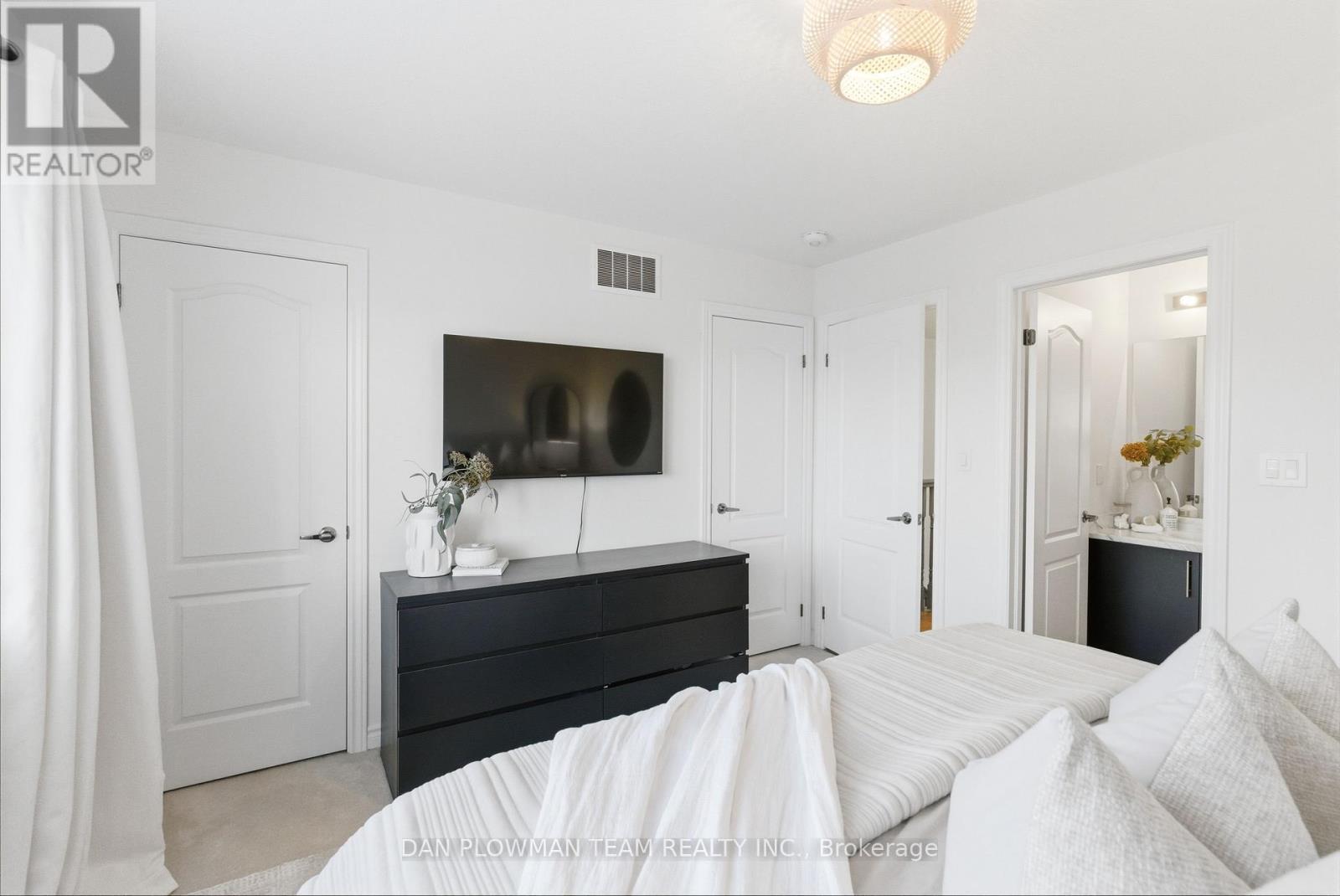 192 Honey Crisp Lane, Clarington, ON - Indoor Photo Showing Bedroom