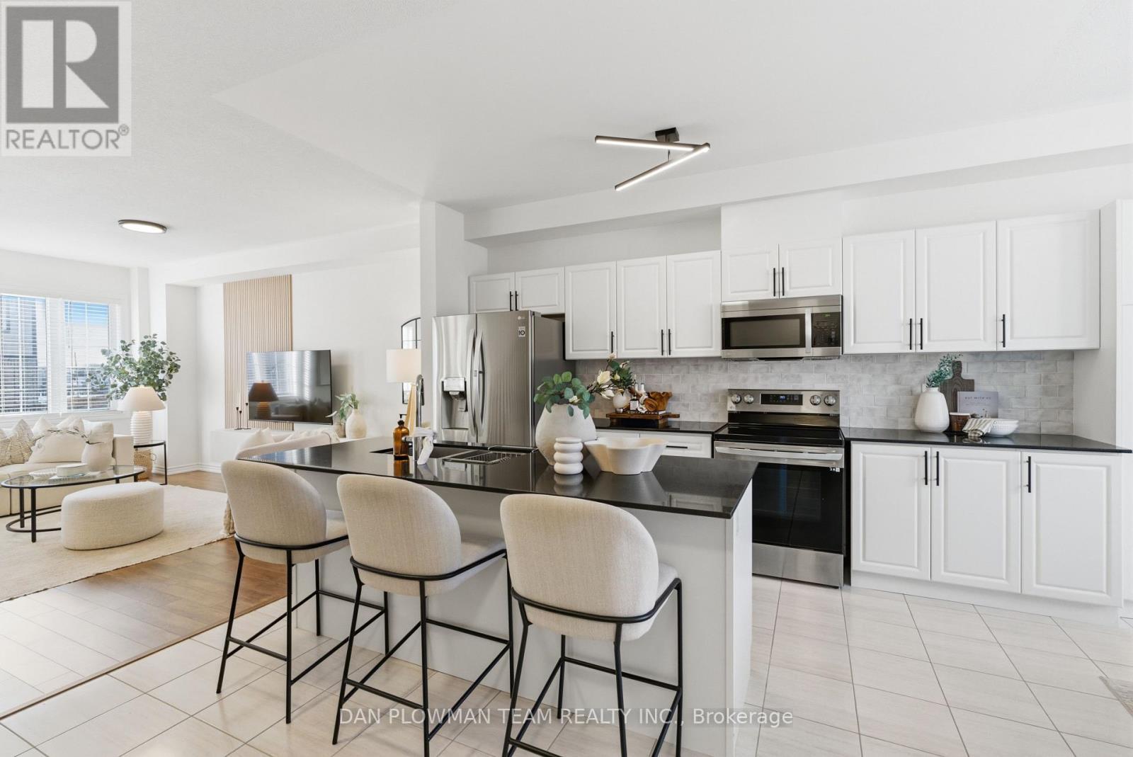 192 Honey Crisp Lane, Clarington, ON - Indoor Photo Showing Kitchen With Stainless Steel Kitchen With Upgraded Kitchen