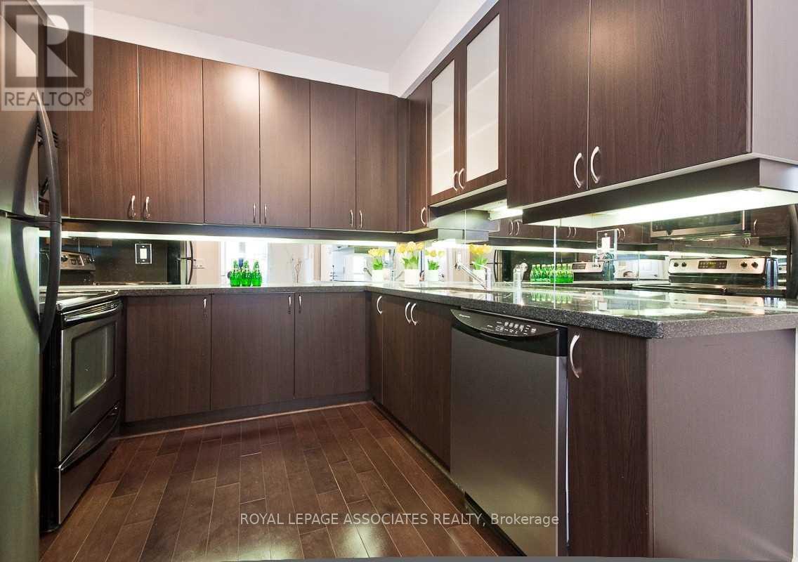 102 - 39 Upper Duke Crescent, Markham, ON - Indoor Photo Showing Kitchen