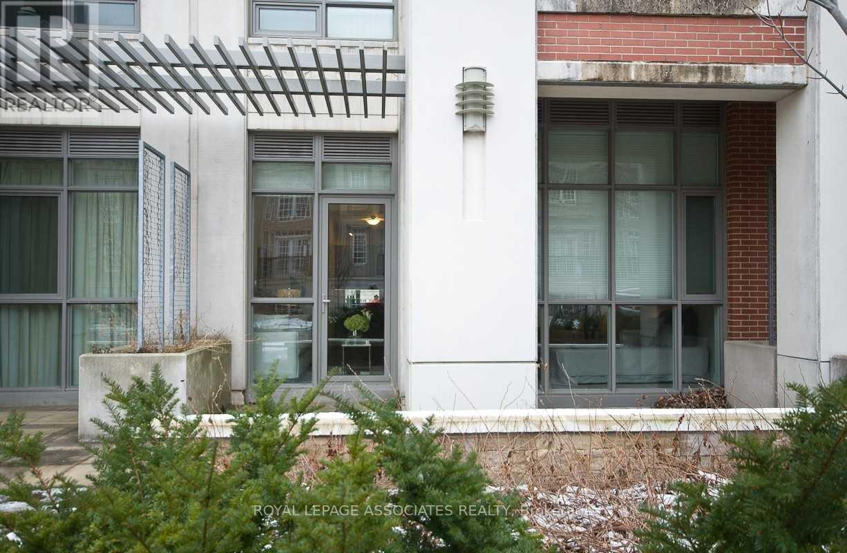 102 - 39 Upper Duke Crescent, Markham, ON - Outdoor