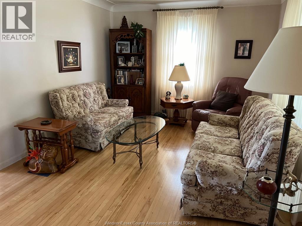 2678 Randolph Avenue, Windsor, ON - Indoor Photo Showing Living Room