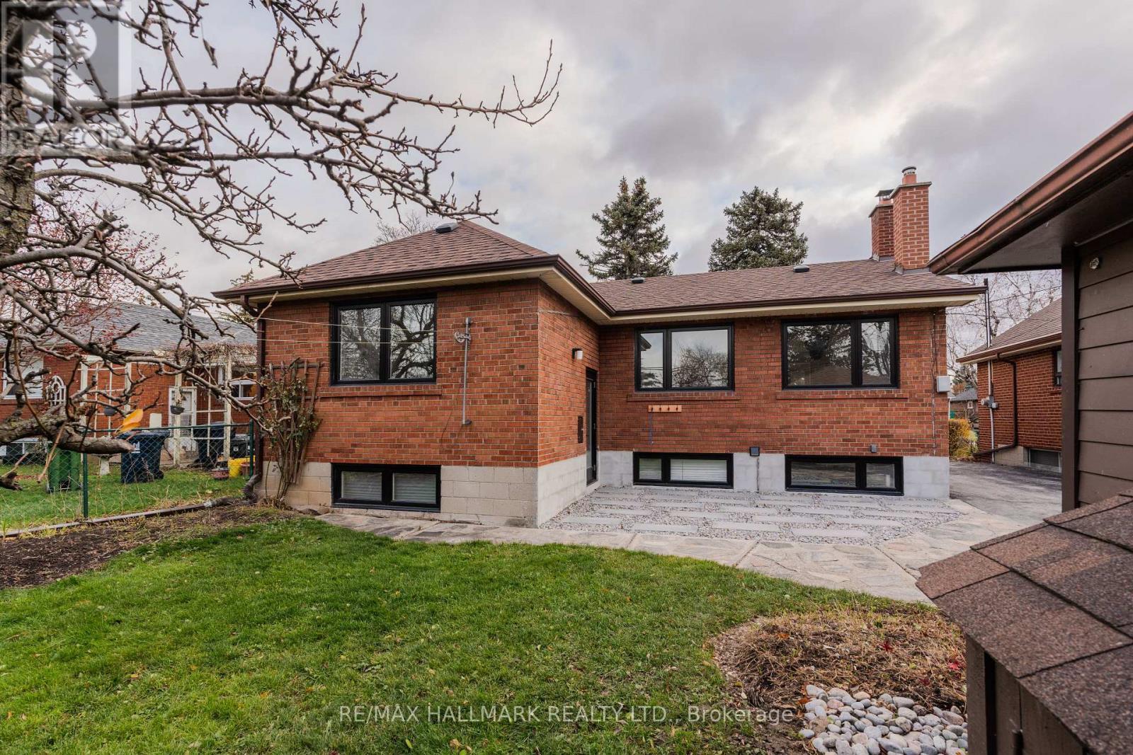 Bsmt - 44 Robertsfield Crescent, Toronto, ON - Outdoor