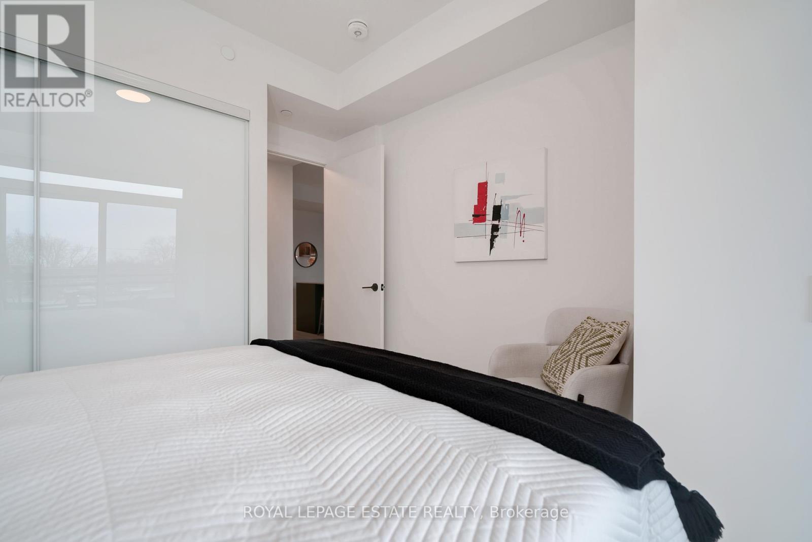 404 - 1285 Queen Street E, Toronto, ON - Indoor Photo Showing Bedroom