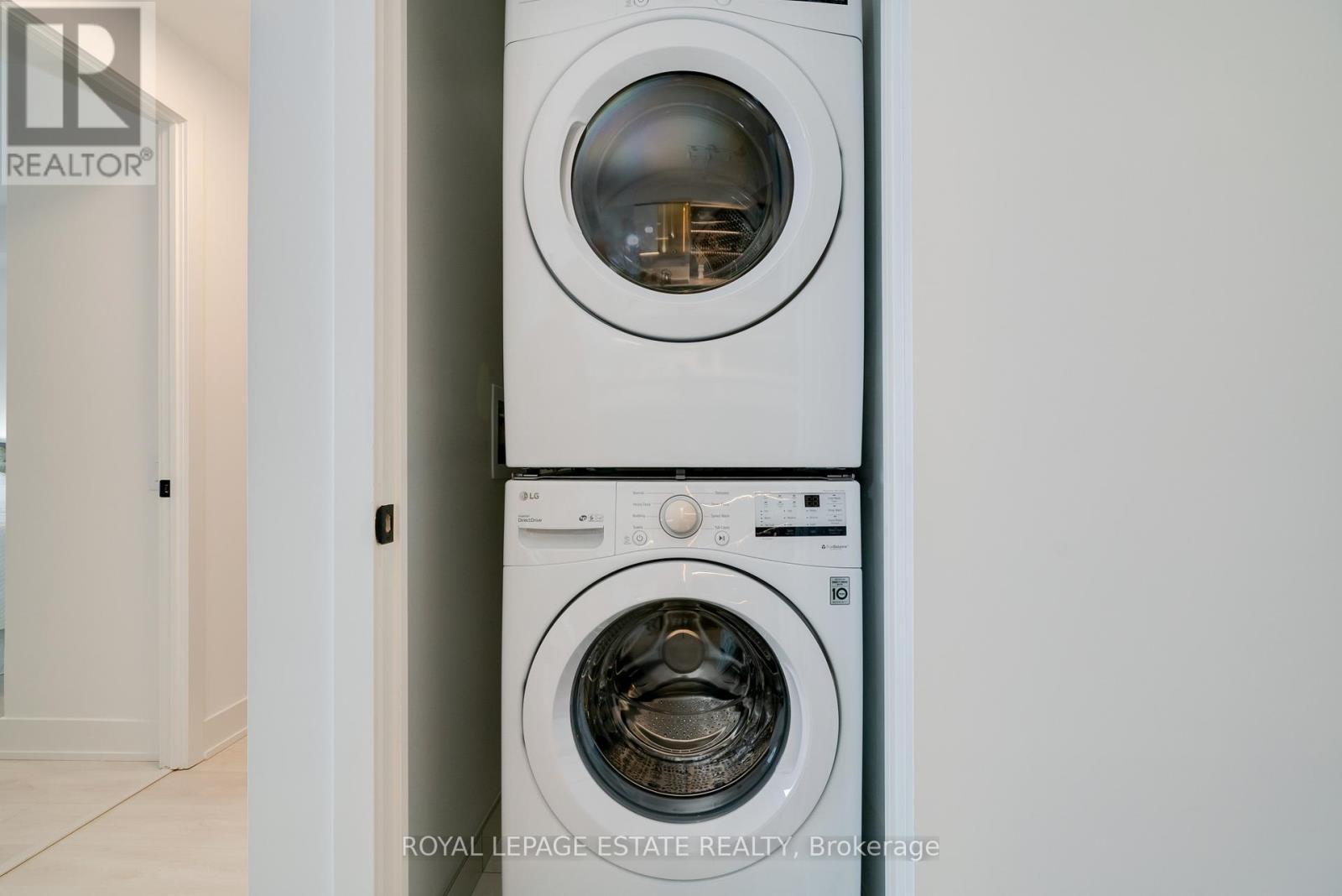 404 - 1285 Queen Street E, Toronto, ON - Indoor Photo Showing Laundry Room