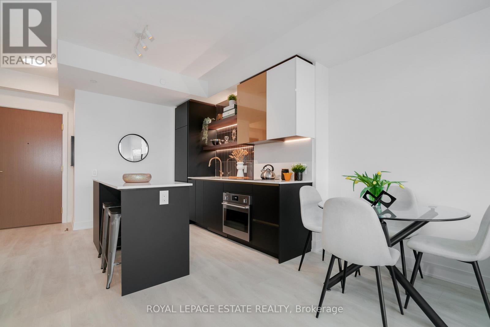 404 - 1285 Queen Street E, Toronto, ON - Indoor Photo Showing Dining Room