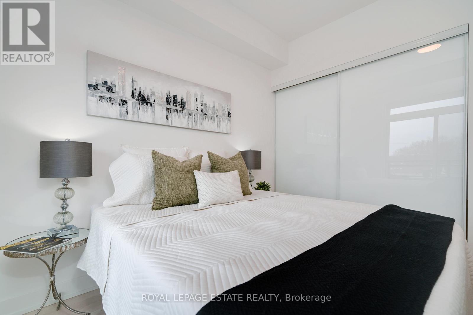 404 - 1285 Queen Street E, Toronto, ON - Indoor Photo Showing Bedroom