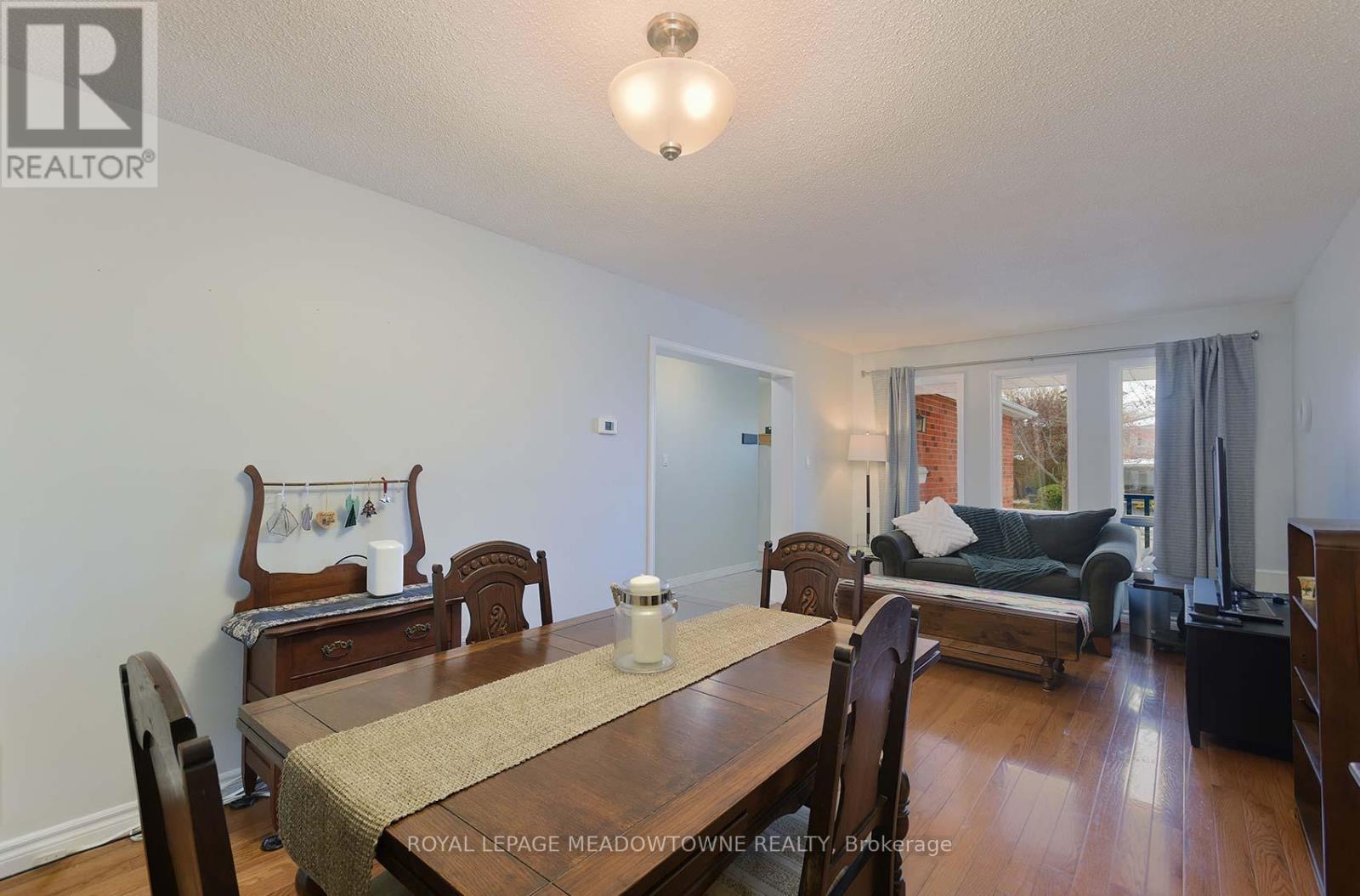 2374 Hargood Place, Mississauga, ON - Indoor Photo Showing Dining Room