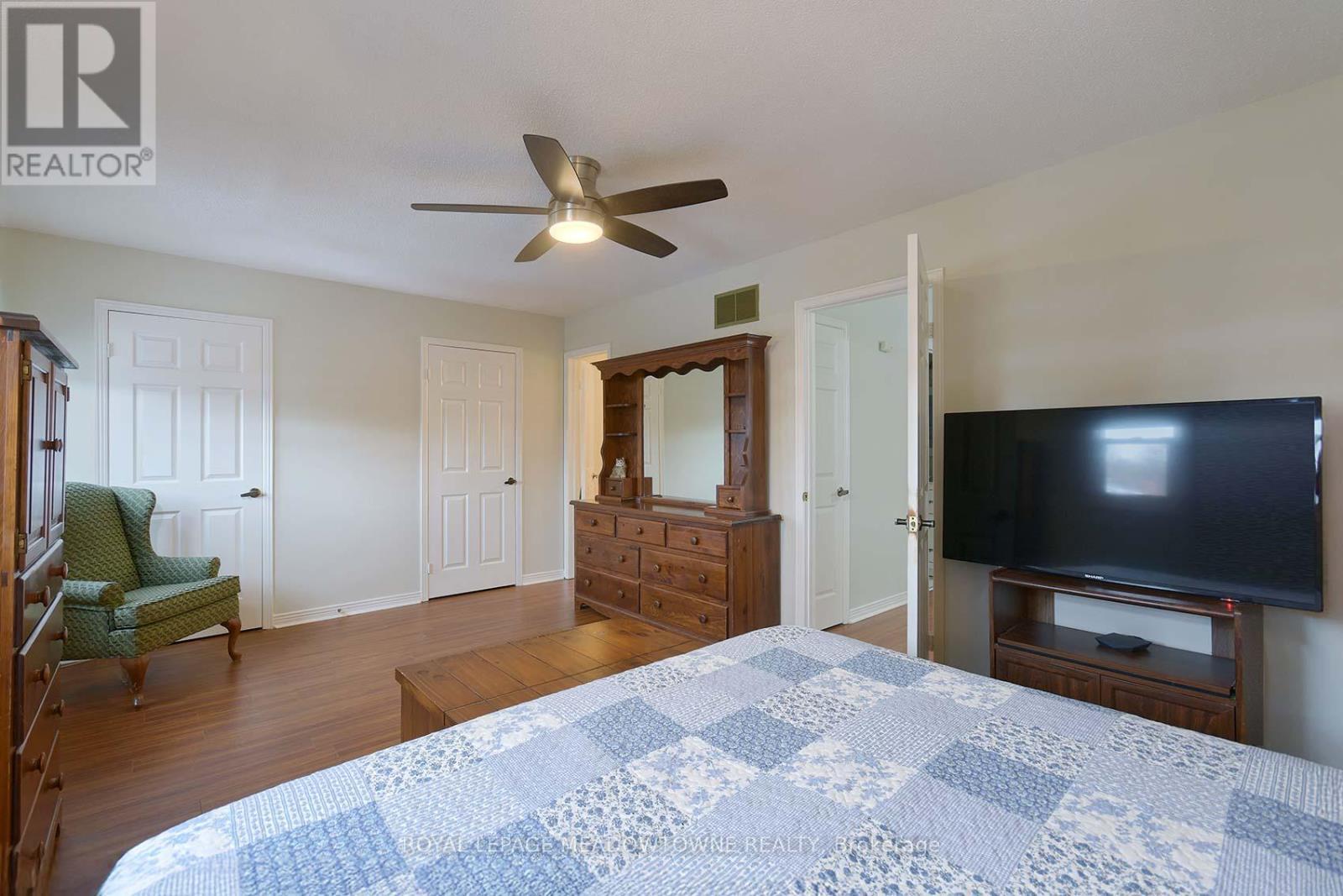 2374 Hargood Place, Mississauga, ON - Indoor Photo Showing Bedroom