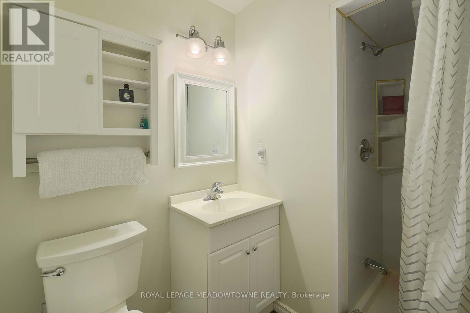 2374 Hargood Place, Mississauga, ON - Indoor Photo Showing Bathroom