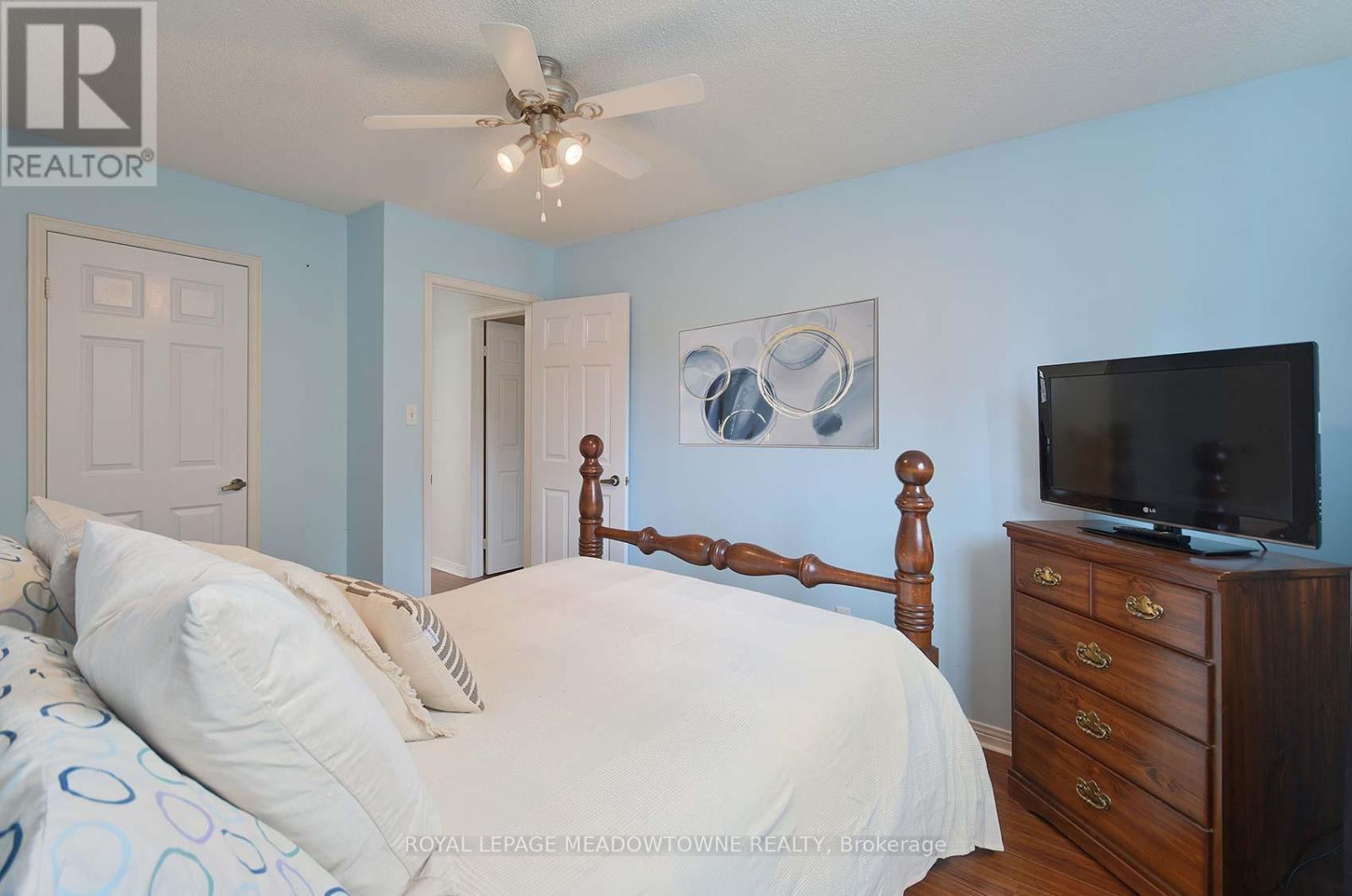 2374 Hargood Place, Mississauga, ON - Indoor Photo Showing Bedroom