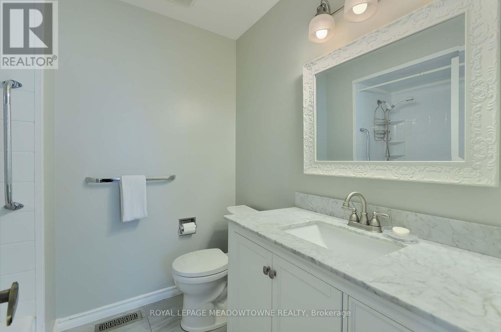 2374 Hargood Place, Mississauga, ON - Indoor Photo Showing Bathroom
