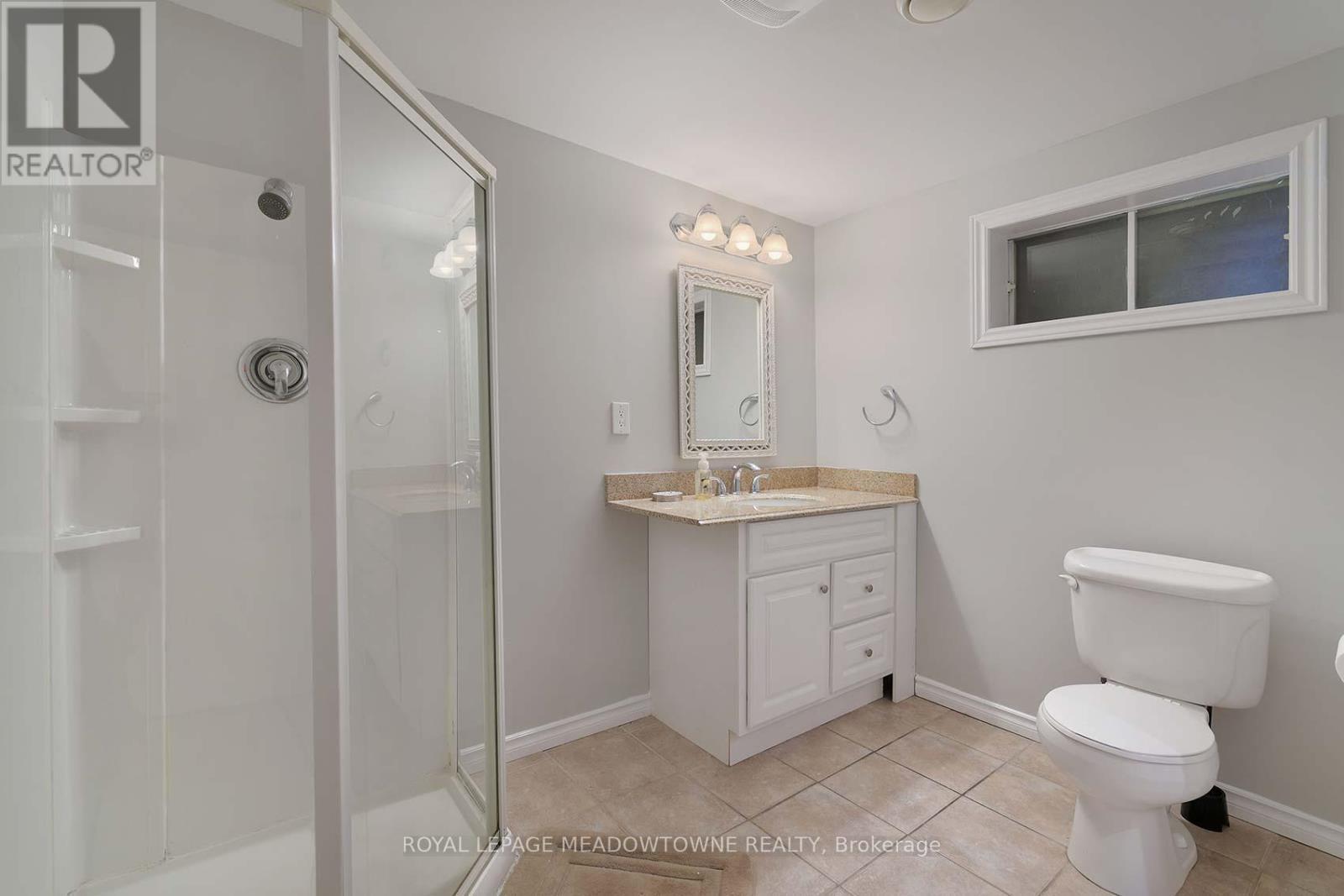 2374 Hargood Place, Mississauga, ON - Indoor Photo Showing Bathroom