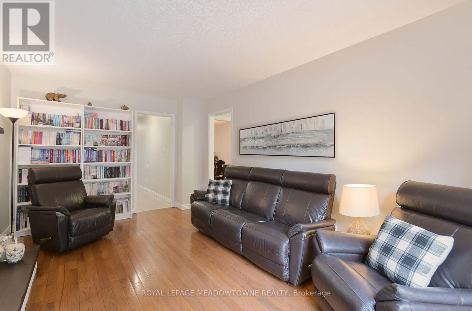 2374 Hargood Place, Mississauga, ON - Indoor Photo Showing Living Room